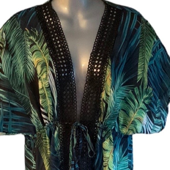 Bisou’s Project Mid-Length Green Kimono With Lace Trim And Palm Tree Print Small - Picture 3 of 8